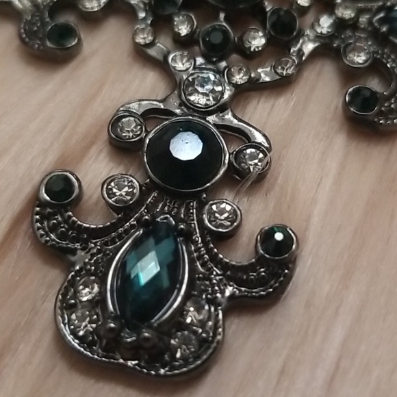 Free Press Emerald Green Cross Necklace Gothic - Picture 3 of 12